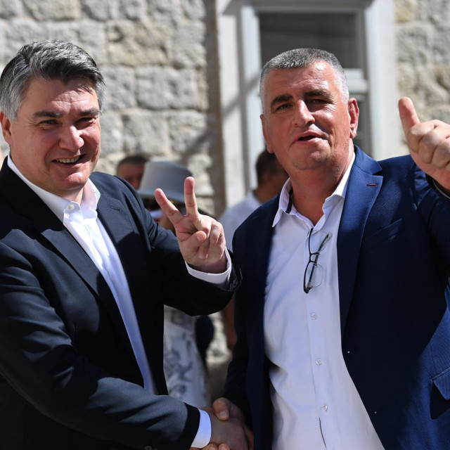 Sinj, 080821.<br />
U Sinju se odrzava 306. po redu Sinjska alka, tradicionalna viteska igra kojom se obiljezava pobjeda nad turskim osvajacima iz 1715. godine.<br />
Na fotografiji: predsjednik Zoran Milanovic i gradonacelnik Sinja Mro Bulj<br />