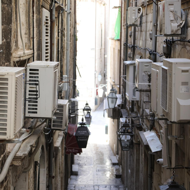 Načičkani klima uređaji u povijesnoj jezgri Dubrovnika