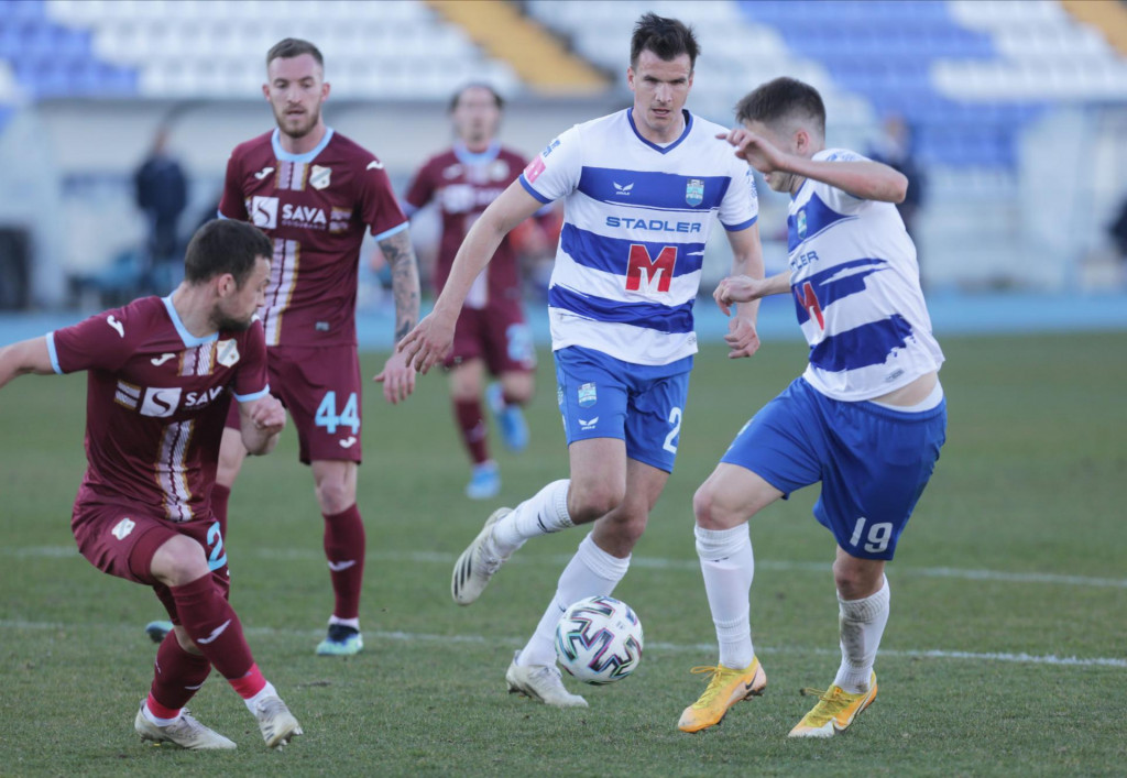 Osijek, 030321.&lt;br /&gt;
Nogomet. Stadion Gradski vrt. Utakmica cetvrtfinala Hrvatskog kupa Osijek Rijeka.&lt;br /&gt;
Na fotografiji: Ivan Santini.&lt;br /&gt;