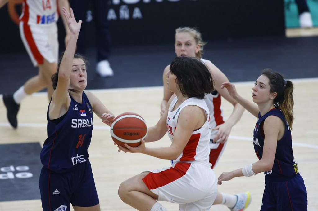 Ella Majstorović protiv Srbije u 5. kolu FIBA European Challengersa