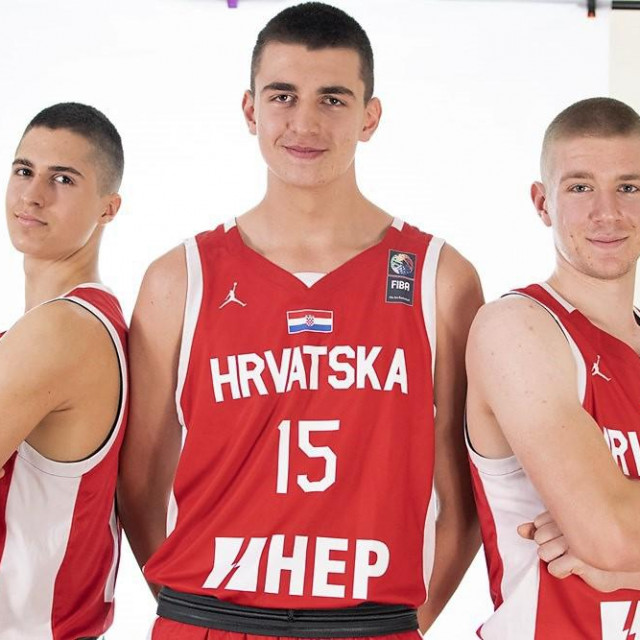 Mateo Tomašević (u sredini), košarkaš Dubrovnika, kadetski reprezentativac Hrvatske