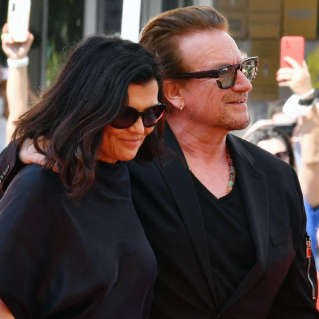 Bono sa suprugom Ali