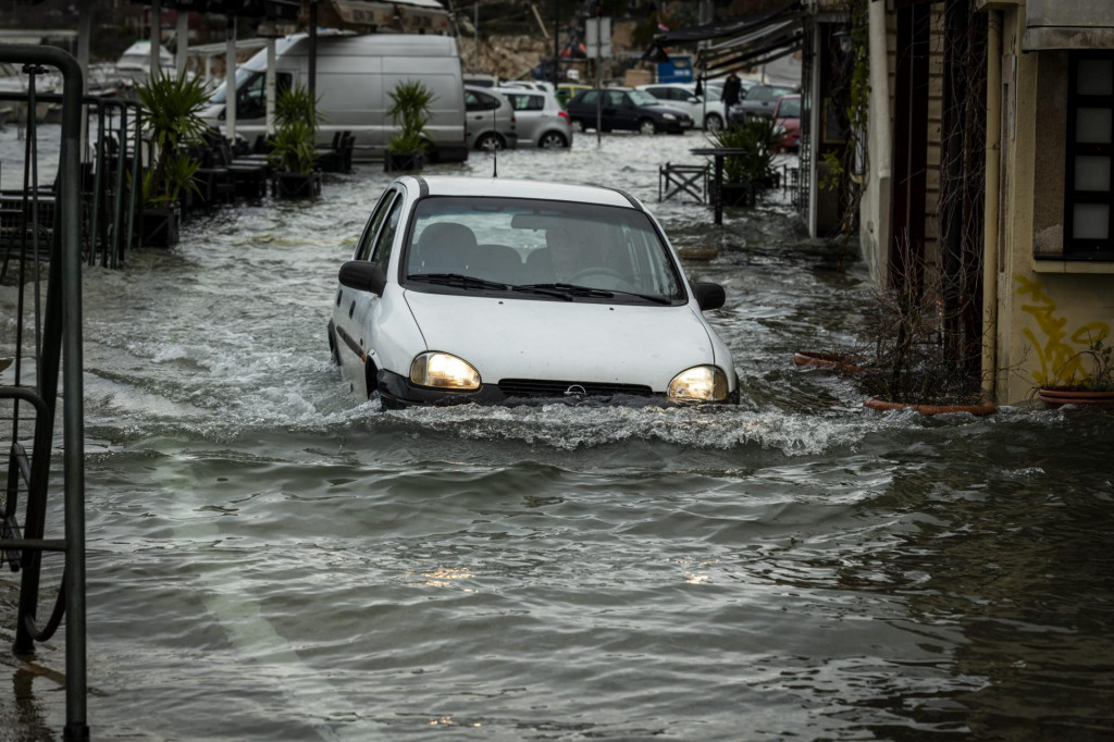 Zbog učestalih poplava luka Pekovac jedan je od gorućih problema u gradu
