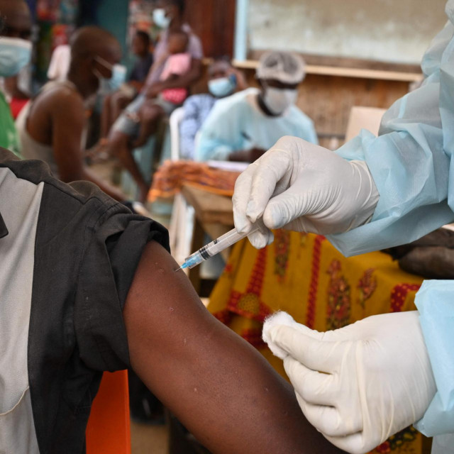 Smrtnost od ebole u Africi veća je od 90 posto, a 2014. godine samo u zapadnoj Africi od nje je umrlo više od 11.300 ljudi