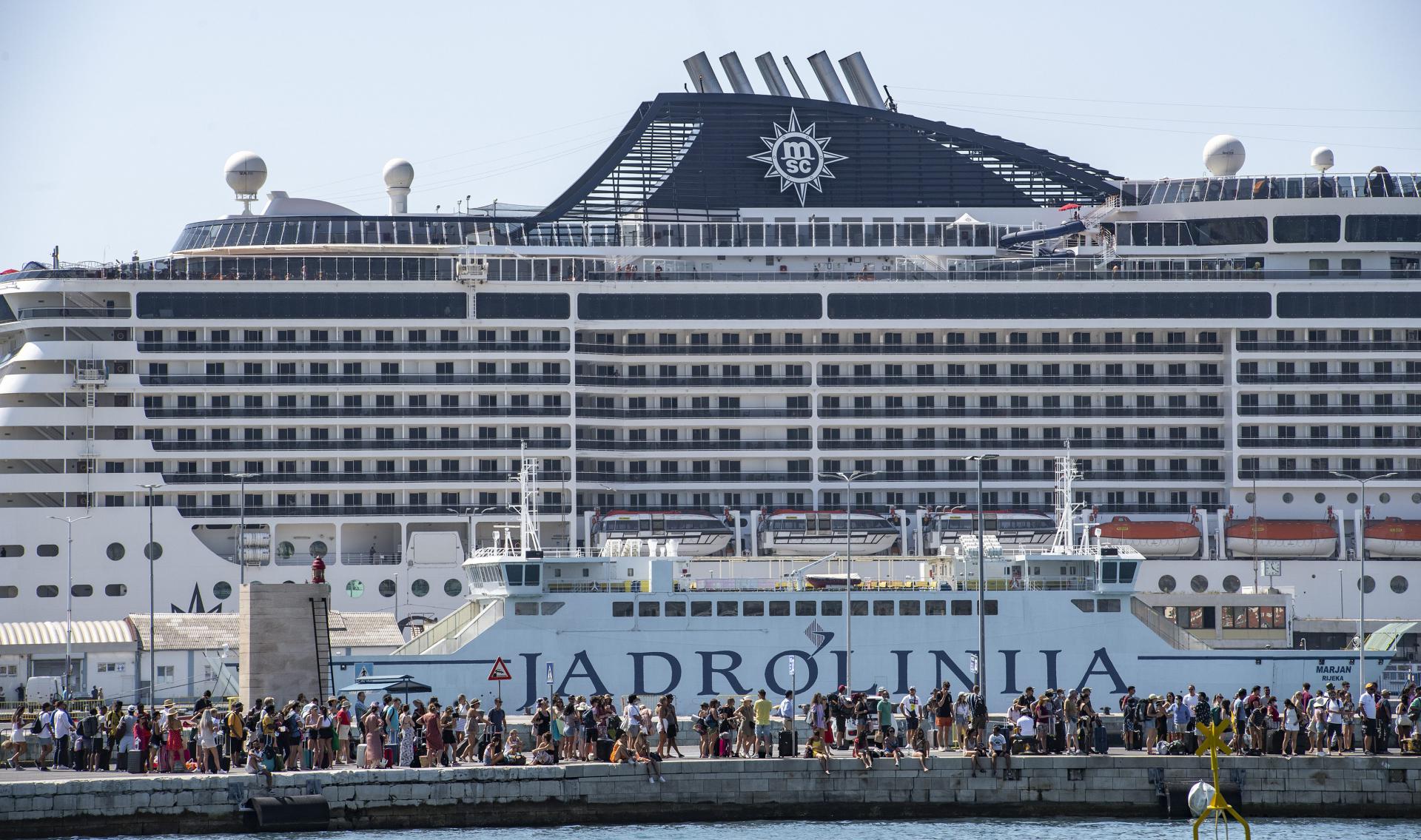 Slobodna Dalmacija Htjeli Smo Turiste Dobili Smo Ih Grad Je Kao Mravinjak Na Svakom Koraku Je Guzva Na Korona Karti Smo Jos Narancasti Koliko Ce Susur Potrajati