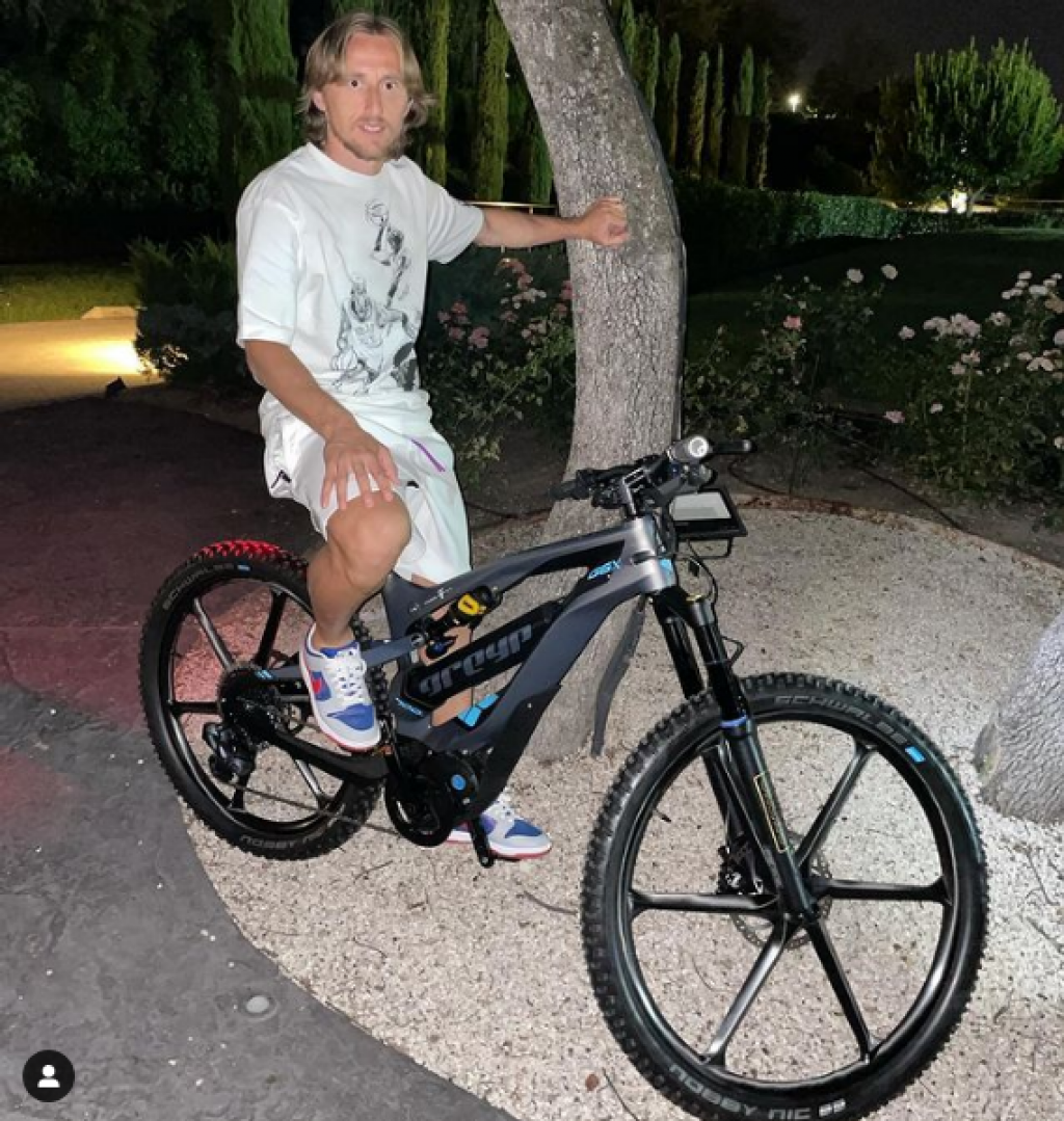 Luka Modrić na biciklu Mate Rimca