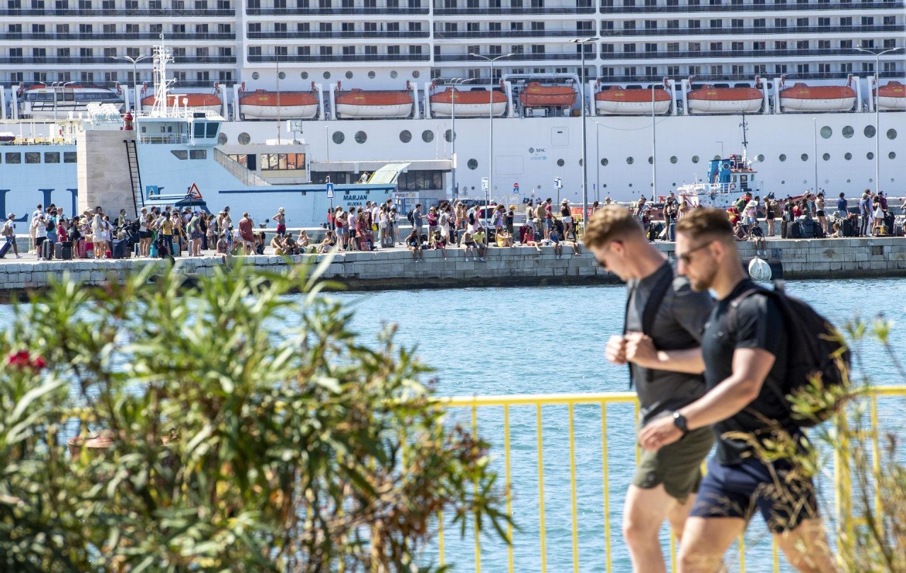 Slobodna Dalmacija Htjeli Smo Turiste Dobili Smo Ih Grad Je Kao Mravinjak Na Svakom Koraku Je Guzva Na Korona Karti Smo Jos Narancasti Koliko Ce Susur Potrajati