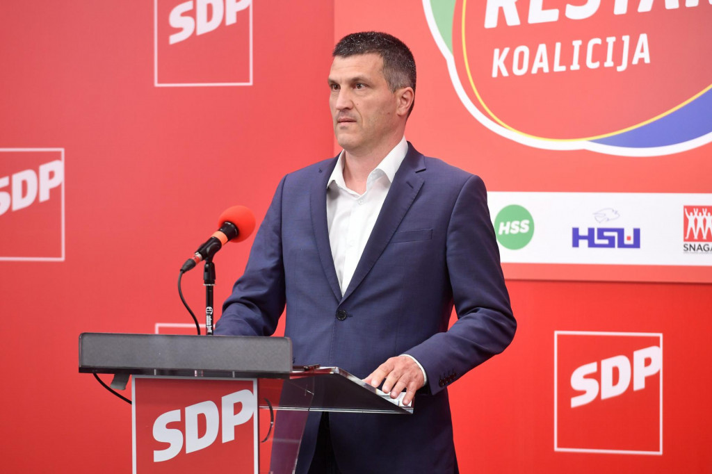 Nikša Vukas: Grbin je izbacio iz stranke 12 članova Glavnog odbora, što se nikad ranije nije dogodilo