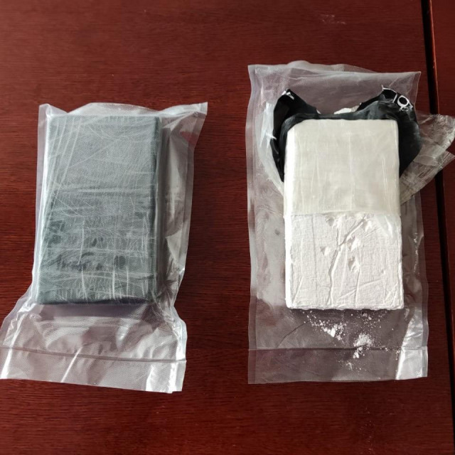 Paketi kokaina koje je policija pronašla u automobilu crnogorskog vozača