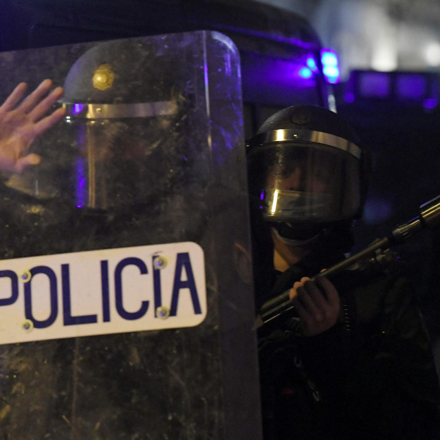 U Barceloni je ozlijeđeno šest policajaca, a u Alcala de Henaresu sedam