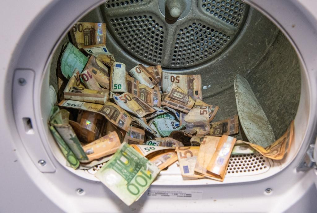 Tijekom zadnjih poplava u Njemačkoj je uništena veća količina novčanica. Neki su ih probali očistiti i pranjem