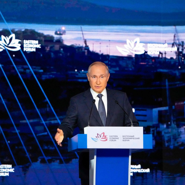 Vladimir Putin potpisao je plan o gradnji za vrijeme Ekonomskog foruma u Vladivostoku