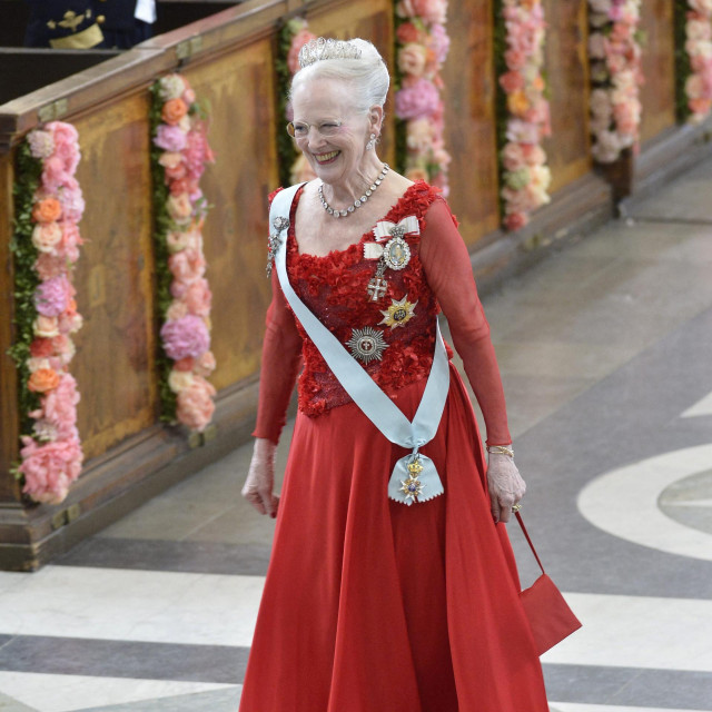 Danska kraljica plijeni elegancijom i modnim odabirima, vrlo često sama kreira svoju odjeću