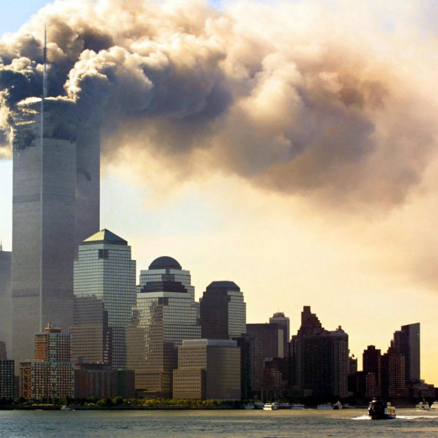 Rušenje tornjeva Svjetskog trgovačkog centra 11. rujna 2001.&lt;br /&gt;
&lt;br /&gt;
 