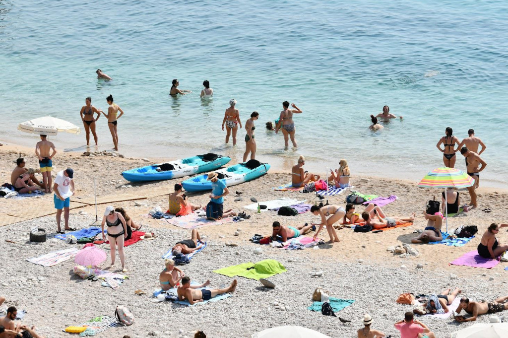 Plaža Banje puna kupača