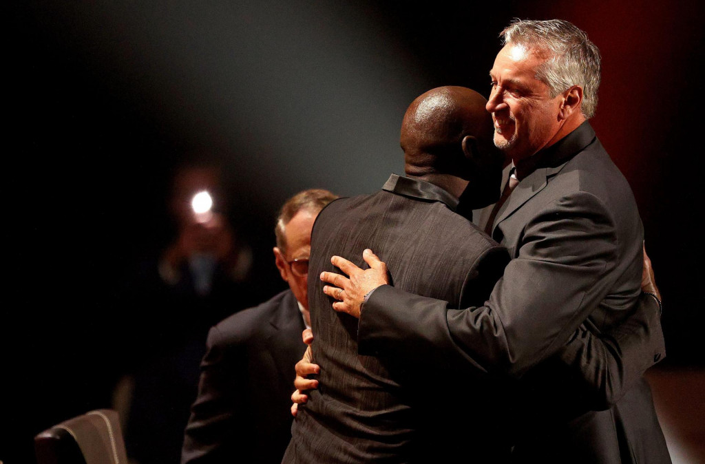 SPRINGFIELD, MASSACHUSETTS - SEPTEMBER 11: Toni Kukoc is congratulated by Michael Jordan during the 2021Naismith Memorial Basketball Hall of Fame ceremony at Symphony Hall on September 11, 2021 in Springfield, Massachusetts. Maddie Meyer/Getty Images/AFP&lt;br /&gt;
== FOR NEWSPAPERS, INTERNET, TELCOS &amp; TELEVISION USE ONLY ==