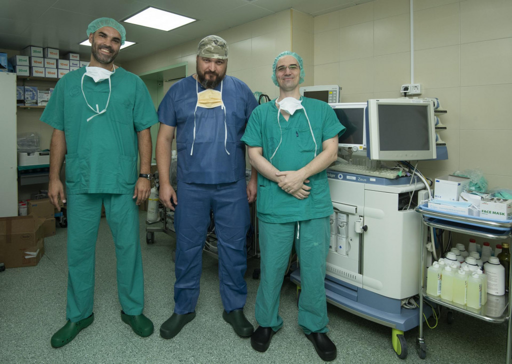 Stjepan Ivanković, Mate Petričević te Jakov Vojković, tim kardiokirurga prije ulaska u operacijsku salu