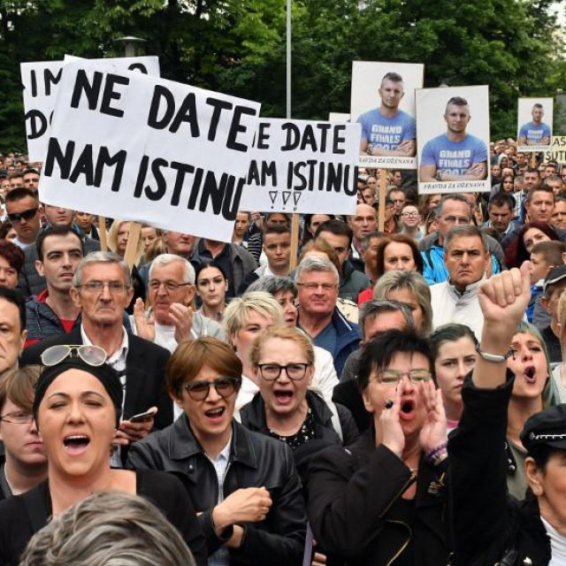 Prosvjed u Sarajevu prije tri godine za razrješenje smrti Dženana Memića i Davida Dragičevića&lt;br /&gt;
&lt;br /&gt;
 