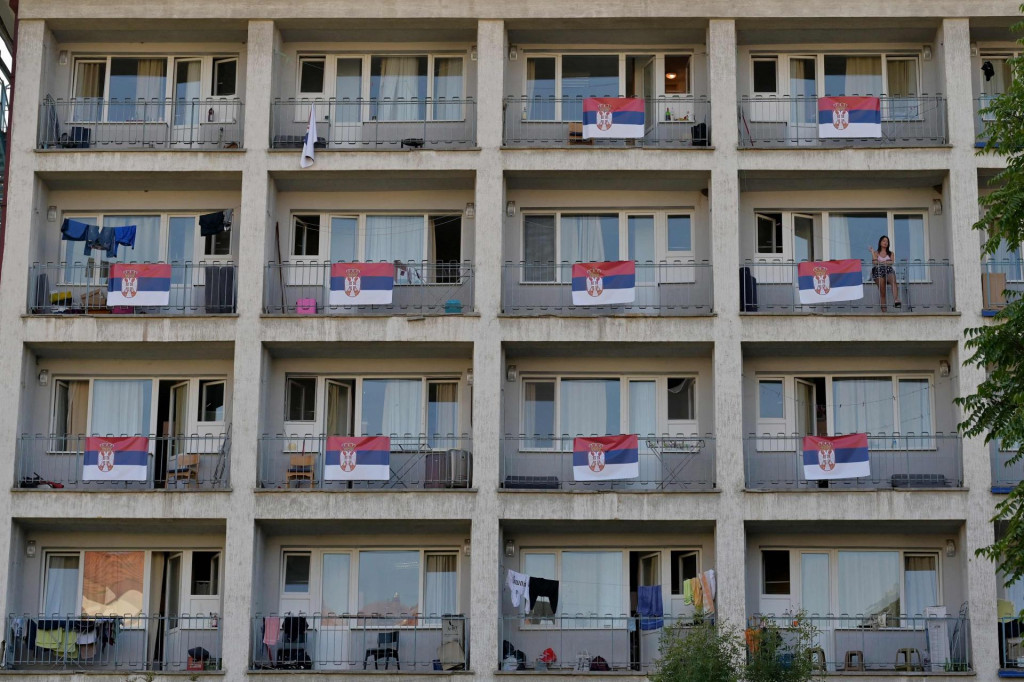 Pozivu srbijanske vlasti na isticanje zastave odazvala se natpolovična većina studentskoga doma u Beogradu