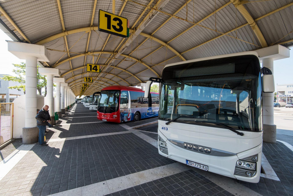 Zadar, 270420&lt;br /&gt;
Danas je u sklopu popustanja mjera borbe protiv koronavirusa opet uspostavljen gradski i prigradski autobusni prijevoz.&lt;br /&gt;