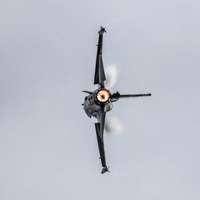 Piloti demonstracijama predstavljaju mogućnosti modernih zrakoplova visokih performansi F-16