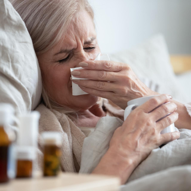 Simptomi gripe i korone su slični: temperatura, kašalj, opća slabost, glavobolja, bolovi u mišićima...