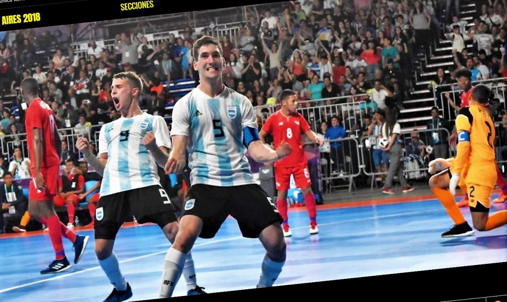 Facundo Gassmann slavi u dresu mlade argentinske reprezentacije pogotke protiv Paname pred 6.500 gledatelja na Olimpijskim igrama mladih 2018. u Buenos Airesu