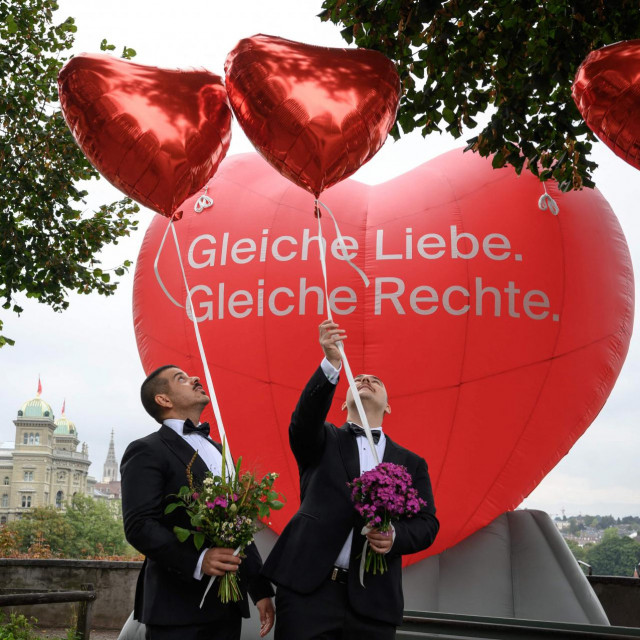 Švicarski gay par slavi dan velike promjene