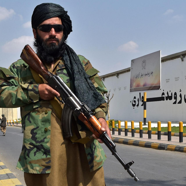 Taliban s bradom uređenom &amp;#39;u skladu s islamskim zakonima&amp;#39;