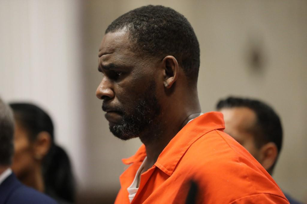 (FILES) In this file photo taken on September 16, 2019 singer R. Kelly appears during a hearing at the Leighton Criminal Courthouse in Chicago, Illinois. - Singer R. Kelly used ”lies, manipulation, threats and physical abuse” to operate an ”enterprise” enabling him to commit decades of sex crimes, the prosecution said during marathon closing arguments September 22, 2021. (Photo by Antonio PEREZ/POOL/AFP)