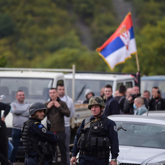 Grupa od petnaestak Srba sa sjeveru Kosova napadnuta je u ponedjeljak u južnom dijelu Kosovske Mitrovice dok je predavala dokumente u Agenciji za poljoprivredu (ilustracija)