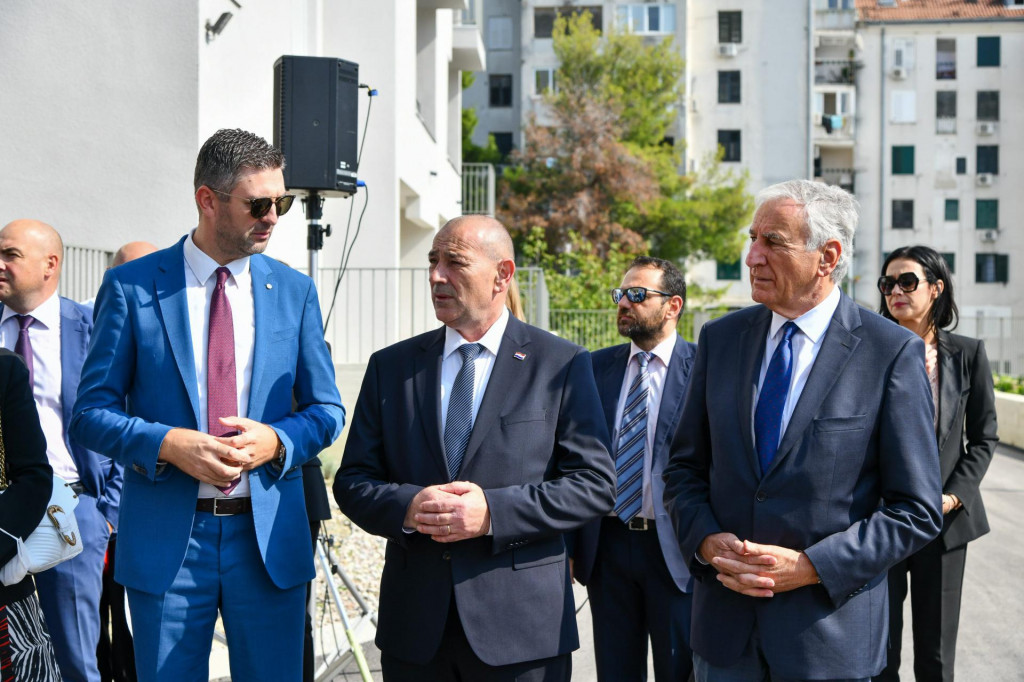  Gradonačelnik Mato Franković, ministar Tomo Medved i župan Nikola Dobroslavić na svečanosti u Mokošici
