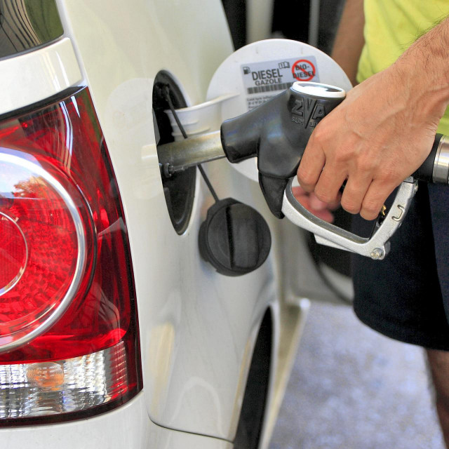 Očekuje se da će gorivo poskujeti i u BiH, ali će tamo i dalje biti isplativije točiti gorivo negoli u Hrvatskoj