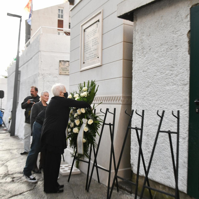 U Mokošici položeni vijenci u znak sjećanja na tragično poginulih devetero mladih Dubrovčana