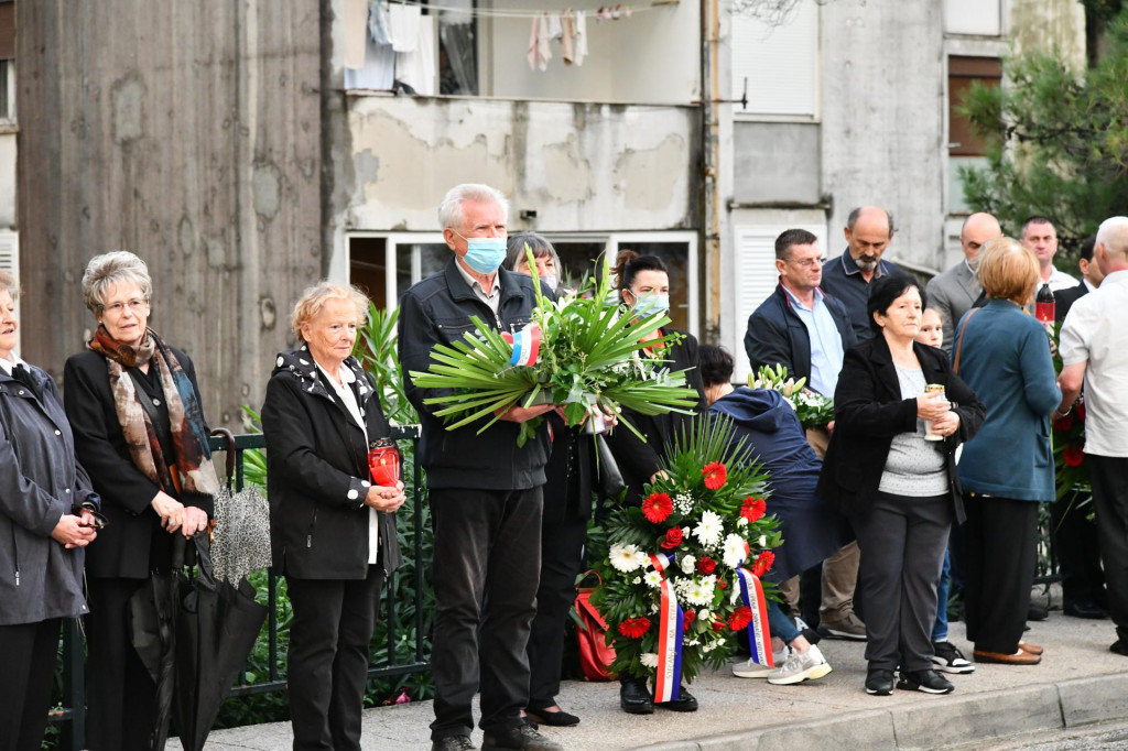 U Mokošici položeni vijenci u znak sjećanja na tragično poginulih devetero mladih Dubrovčana