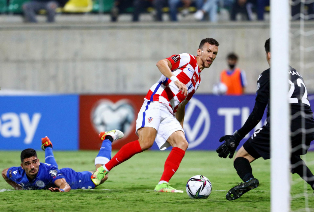 Ivan Perišić pogađa za 1:0 Hrvatske kod Cipra