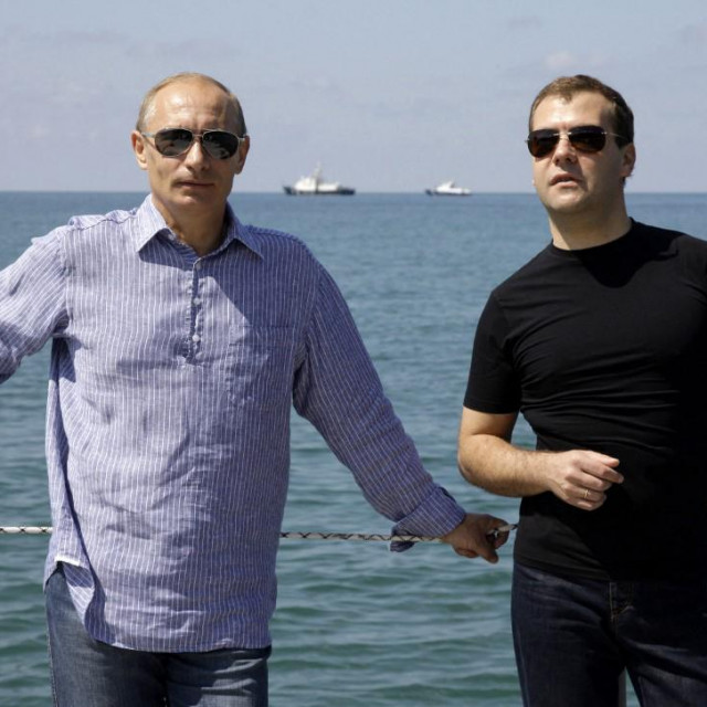Soči - užitak za oči: Vladimir Putin i Dmitrij Medvedev u plažnom &amp;#39;looku&amp;#39;