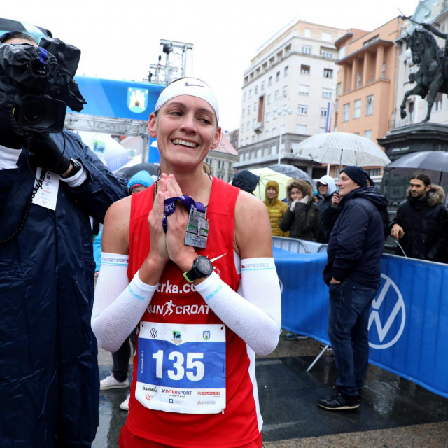 Tea Faber u cilju 29. Zagrebačkog maratona, ujedno državnog prvenstva u maratonu - atletičarka Dubrovnika je bila najbrža