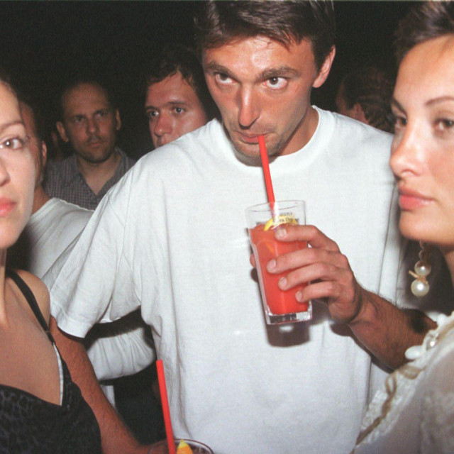 Leonarda (na fotografiji u društvu Nine Badrić i Gorana Ivaniševića u Splitu 2001. godine) ovog je ljeta opet sa svojom dugogodišnjom bliskom prijateljicom iz djevojačkih dana otputovala u Međugorje