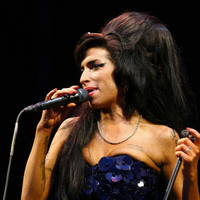 Britanska glazbenica Amy Winehouse na  Glastonbury Festivalu 2008. godine