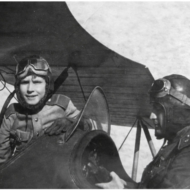 Arkadij Kamanjin s ocem Nikolajem, također legendarnim pilotom &lt;br /&gt;
 
