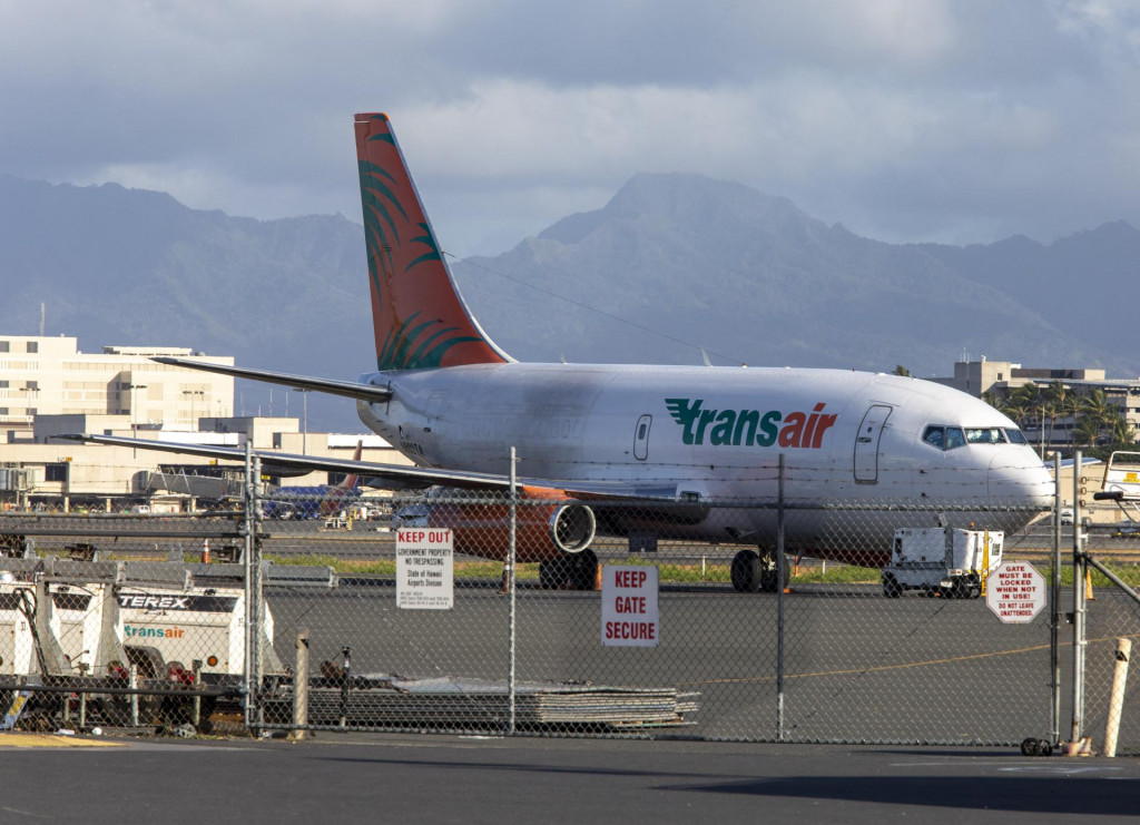 Civilni zrakoplov Boeinga 737-200 (TransAir Flight 810) u more je pao 2. srpnja, 11 minuta nakon polijetanja iz zračne luke u Honoluluu