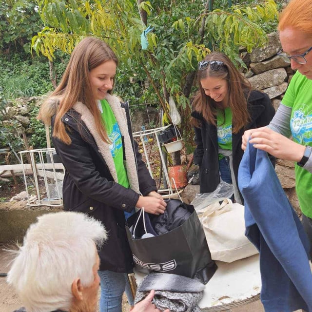 Dubrovački volonteri donijeli su 72-godišnjoj stanovnici Konavala toplu odjeću