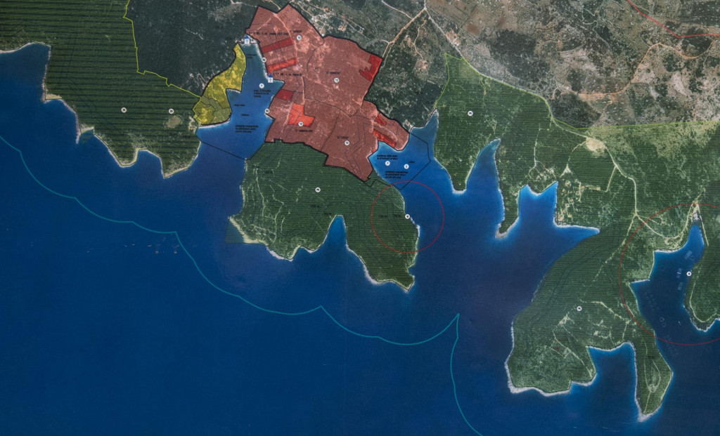Južna strana otoka Brača, gdje su se odvijale brojne malverzacije sa zemljištima&lt;br /&gt;
 
