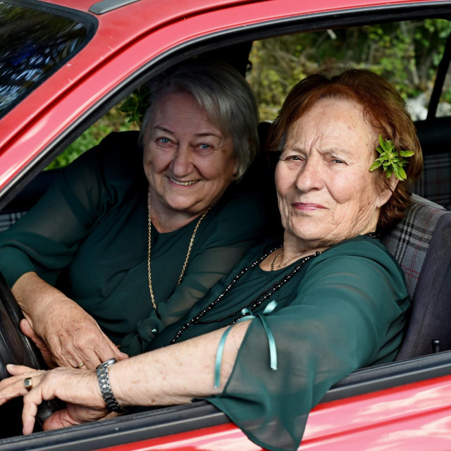 Na gaže vozi Anica, prva žena koja je u svom kraju položila vozački ispit, još davne 1976.