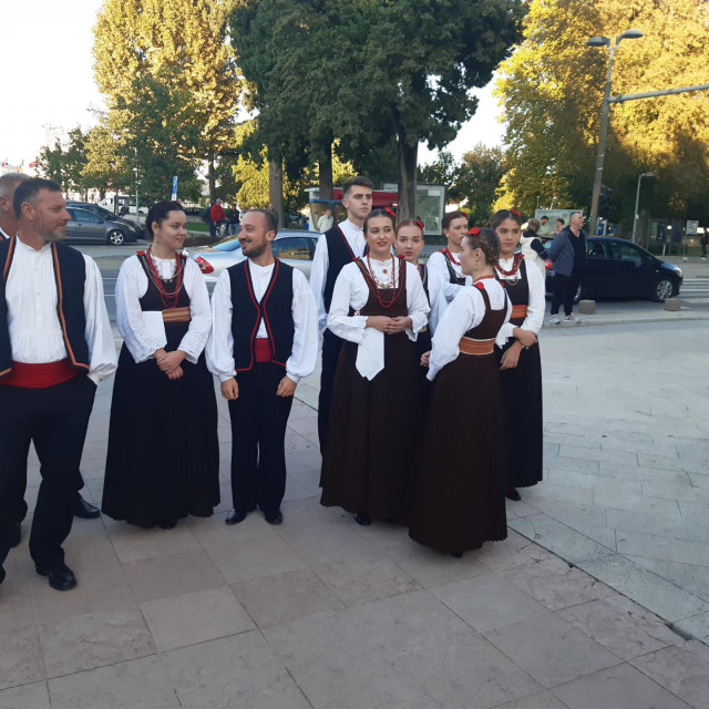 Folklorne skupine u Metkoviću