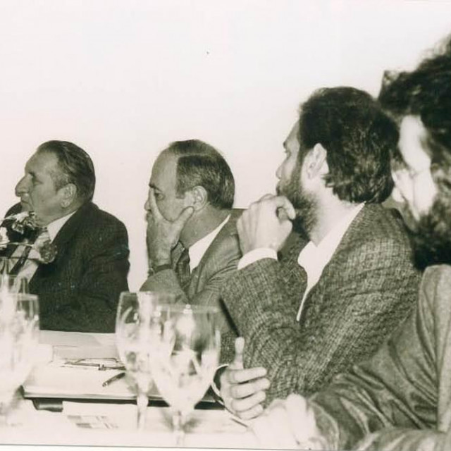 Osnivački skup OO HDZ-a Ploče održan je 18. listopada 1989. godine u gostionici ”Čarli” u Baćini