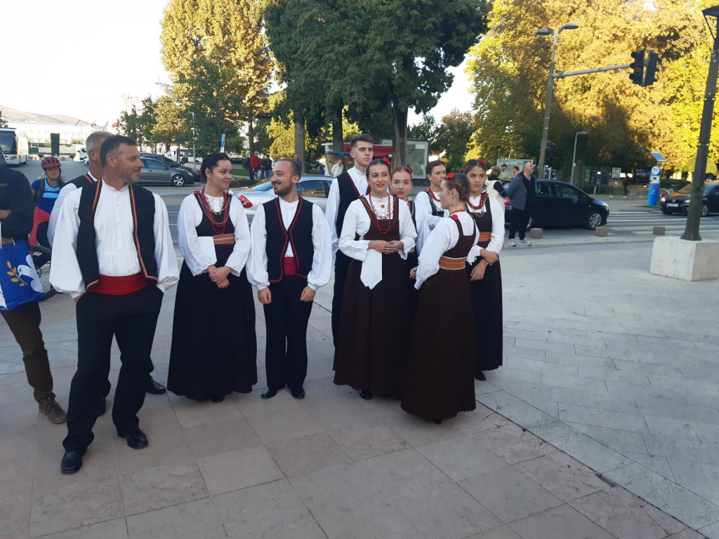 Folklorne skupine u Metkoviću