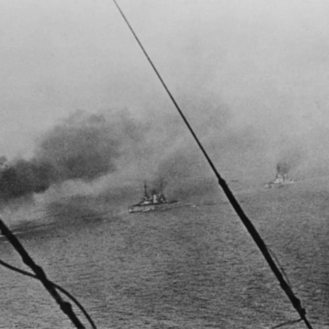 Njemački ratni brod ide plovi prema zaljevu Scapa Flow