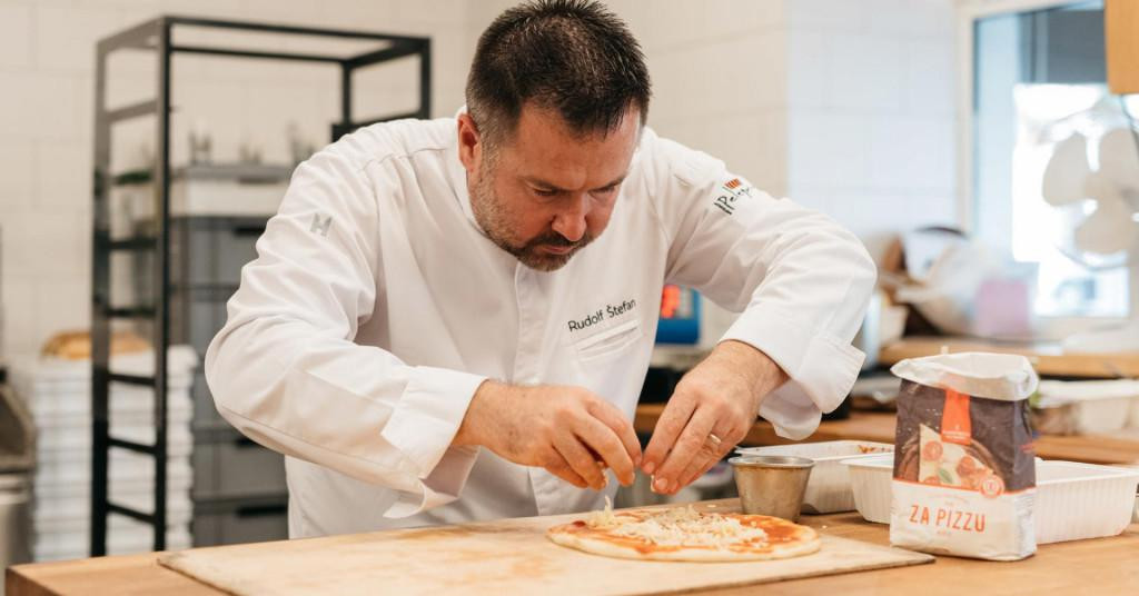 Poznati dalmatinski chef Rudolf Štefan otkrio je tajne savršene pizze u kućnoj kuhinji